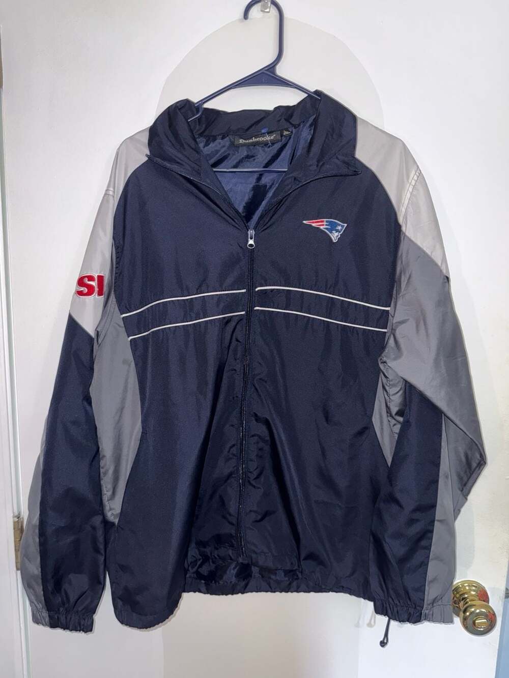 Dunbrooke New England Patriots NFL Windbreaker Jacket Size Large